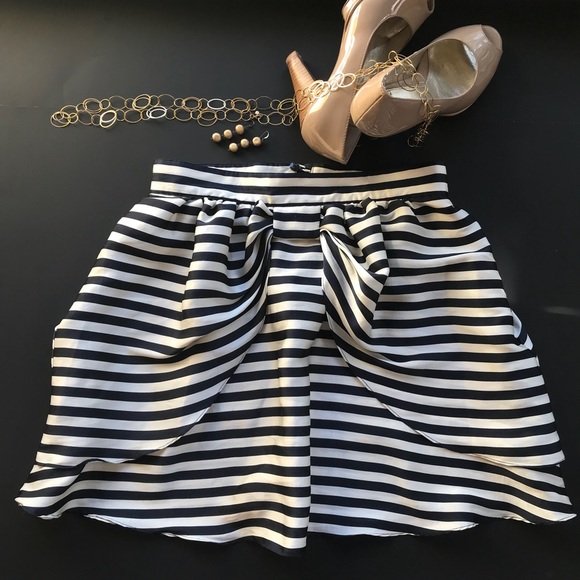H&M Dresses & Skirts - 🎉HP🎉H & M Mini Skirt Striped. w/ Peplum Size 6